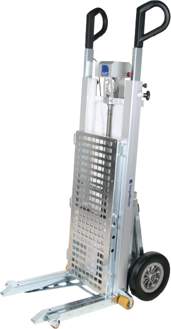 Das Bild zeigt die Treppensackkarre CargoMaster C400 in zwei verschiedenen ausführungen ohne Hintergrund. Zu sehen ist die Antriebseinheit, der integrierte Lift, die Handgriffe, die Schaufel und die robusten Laufräder.